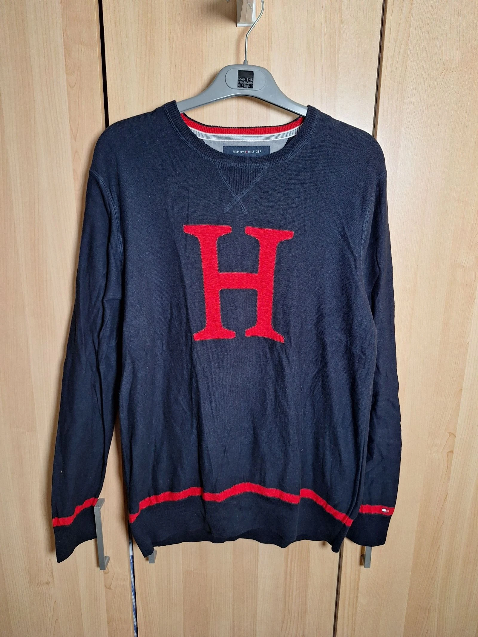 pull tommy hilfiger bleu marine taille m col rond brodé rouge